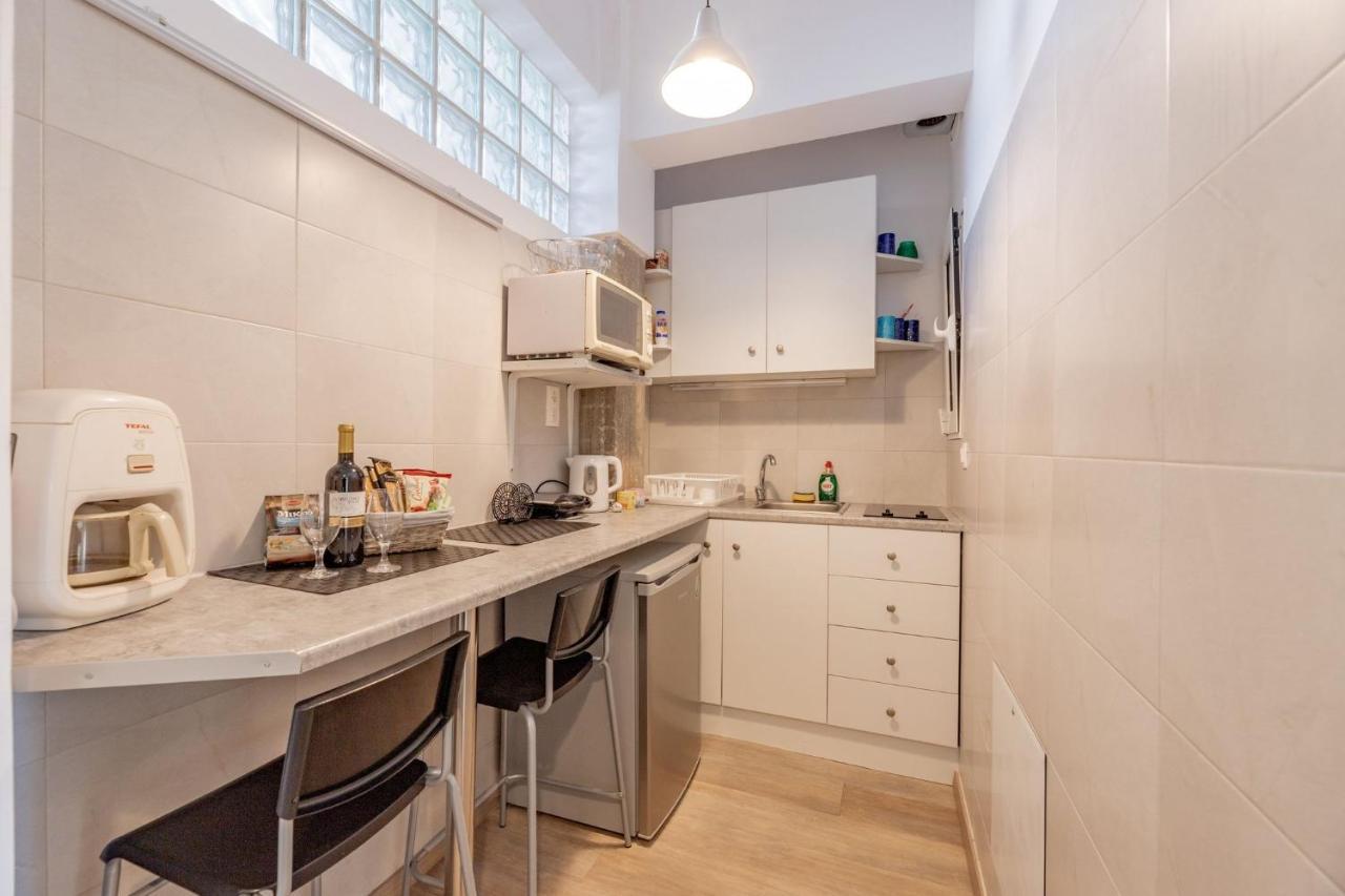 Renovated Lovely Apartment Near To Acropolis Atenas Exterior foto